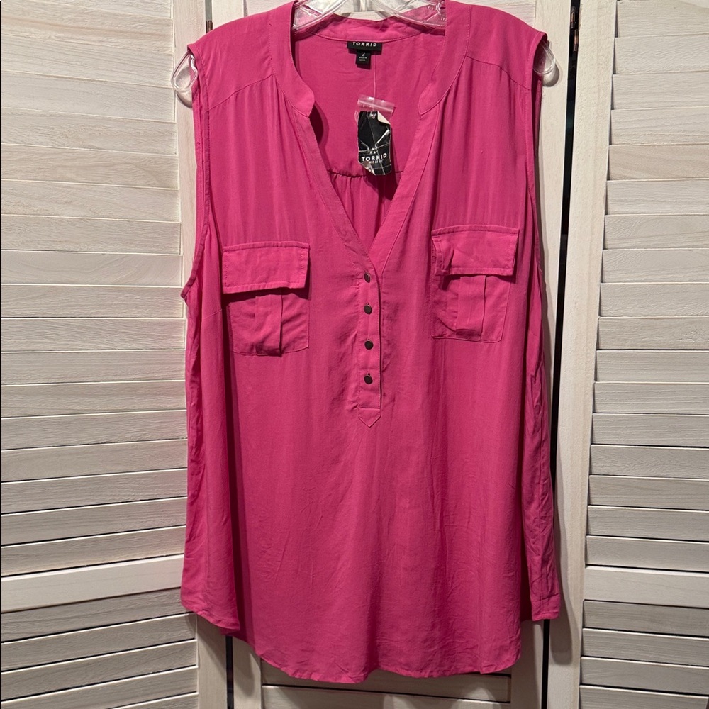 😍🥳🥳🤩 Host Pick!! Torrid Pink Sleeveless Top. Size 2X